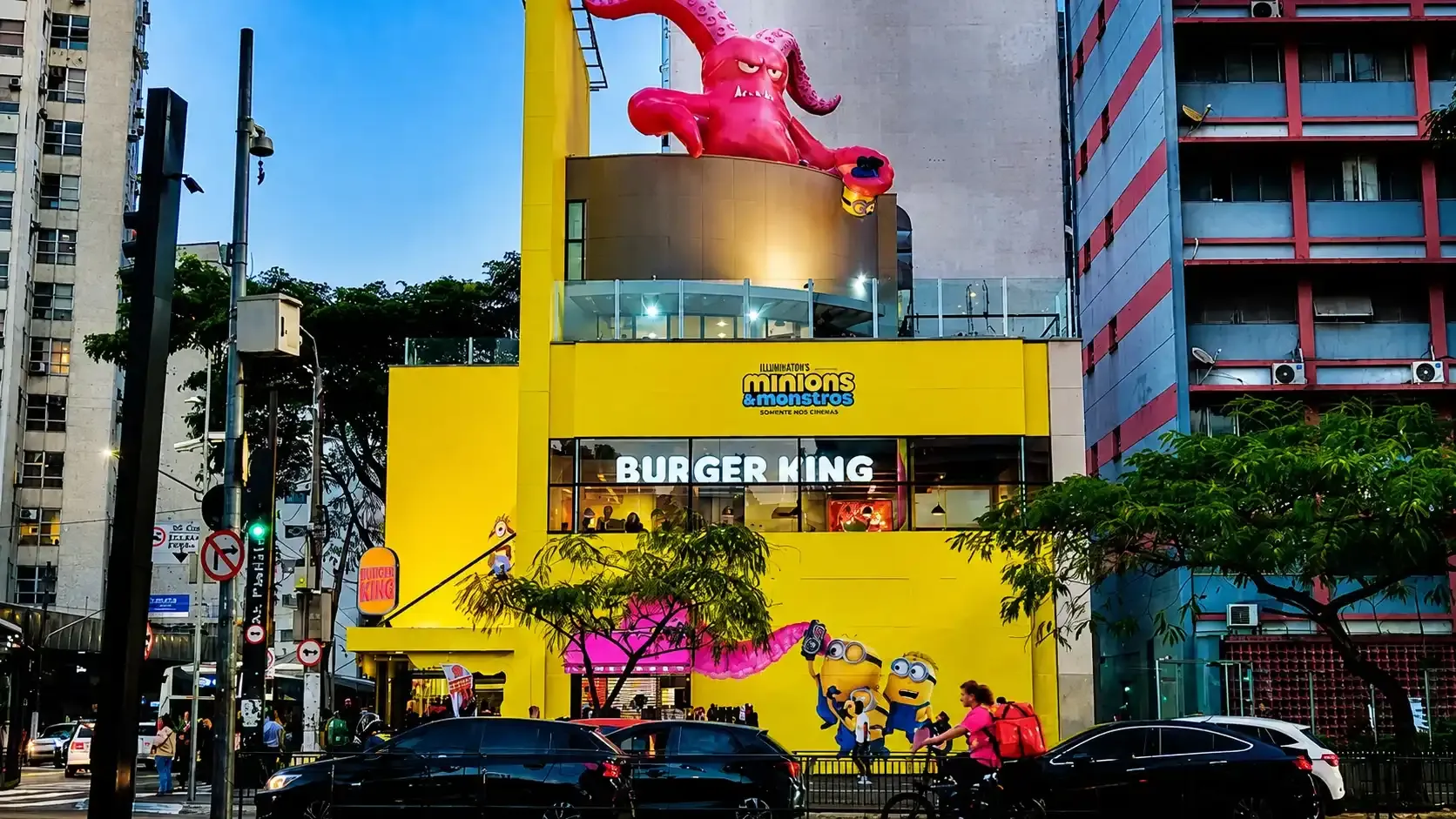 Brinde grátis: Compre e Ganhe Burger King: Loja Temática de Minions & Monstros na Paulista