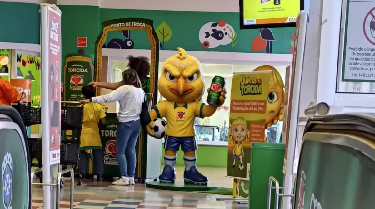 Brinde grátis: Promoção Guaraná Antártica: Gire a Roleta e Leve Brindes da Copa em Supermercado de SP
