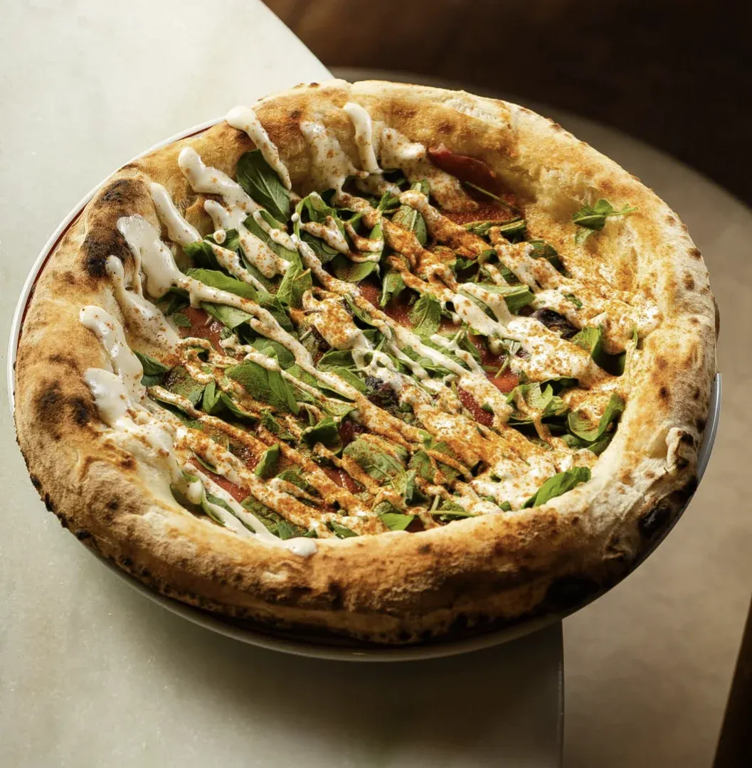 Fatia de pizza napolitana da La Braciera