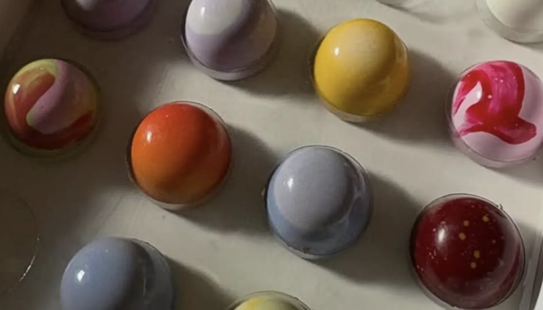 Bombons artesanais da Mica Chocolates distribuídos no Dia Mundial do Chocolate