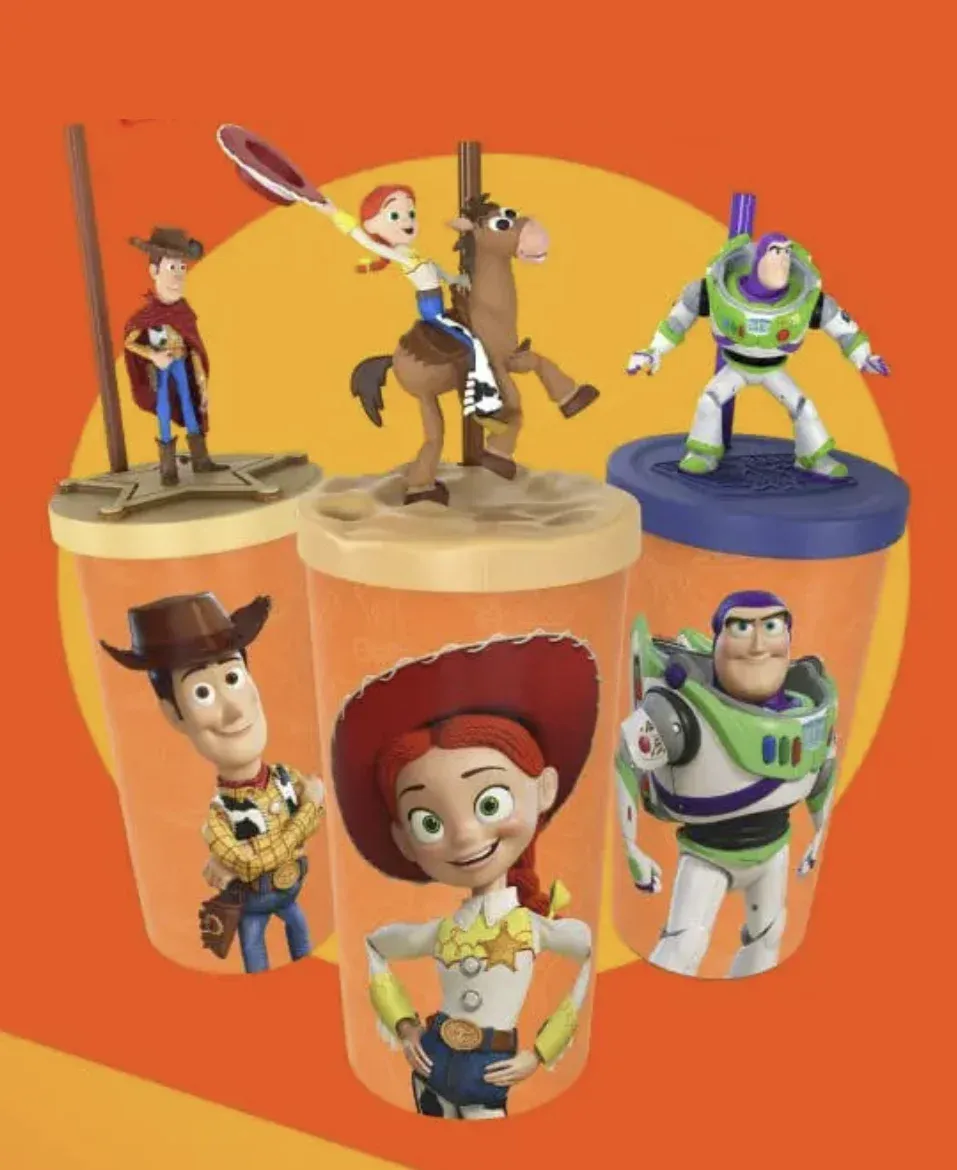 Copos colecionáveis de Toy Story 5 da promoção Movida