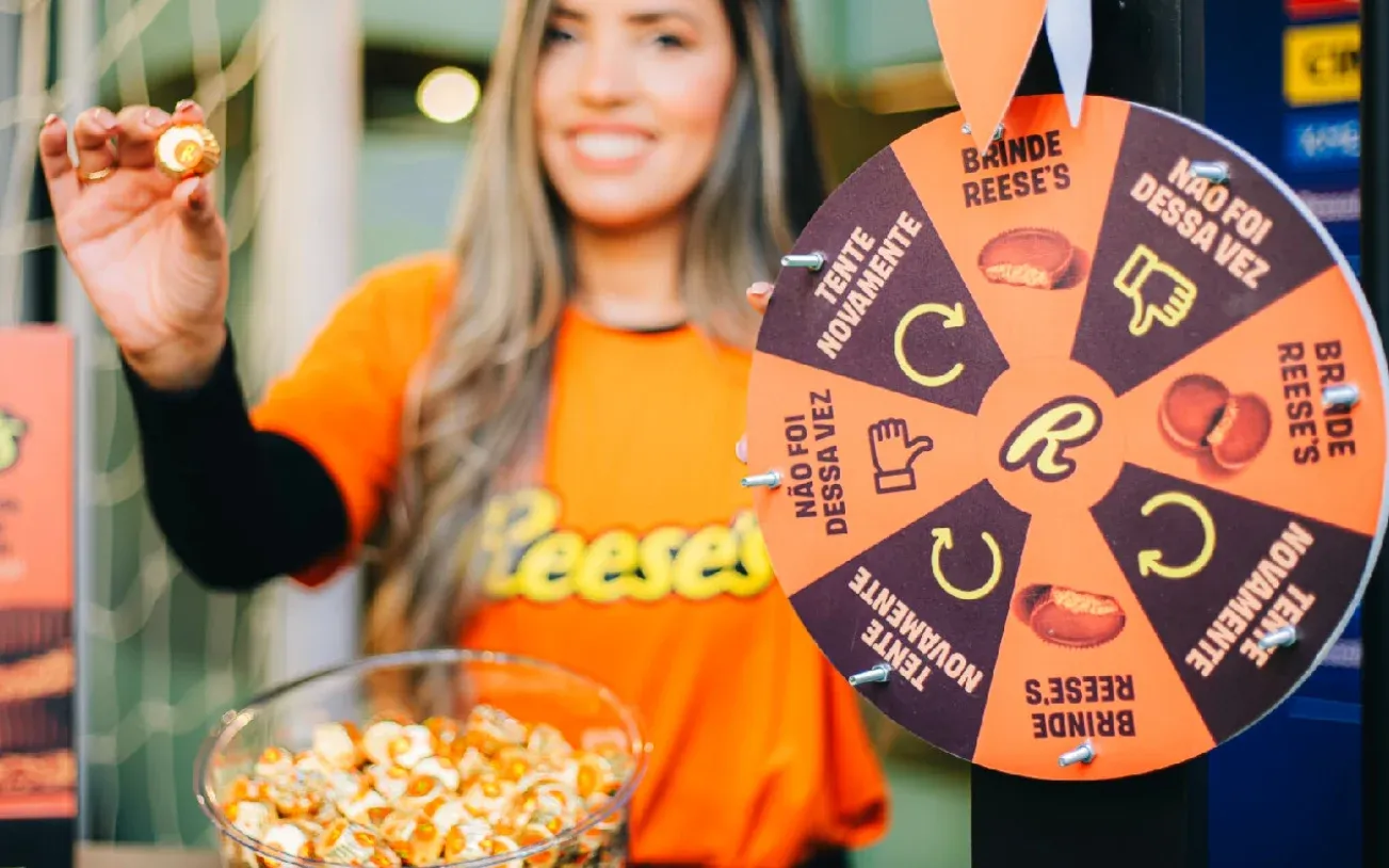 Reese's distribui chocolates e brindes grátis em escritórios de São Paulo